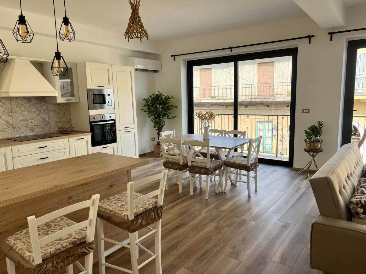 Al Vicolo Stretto Apartman Brancaleone Marina Kültér fotó