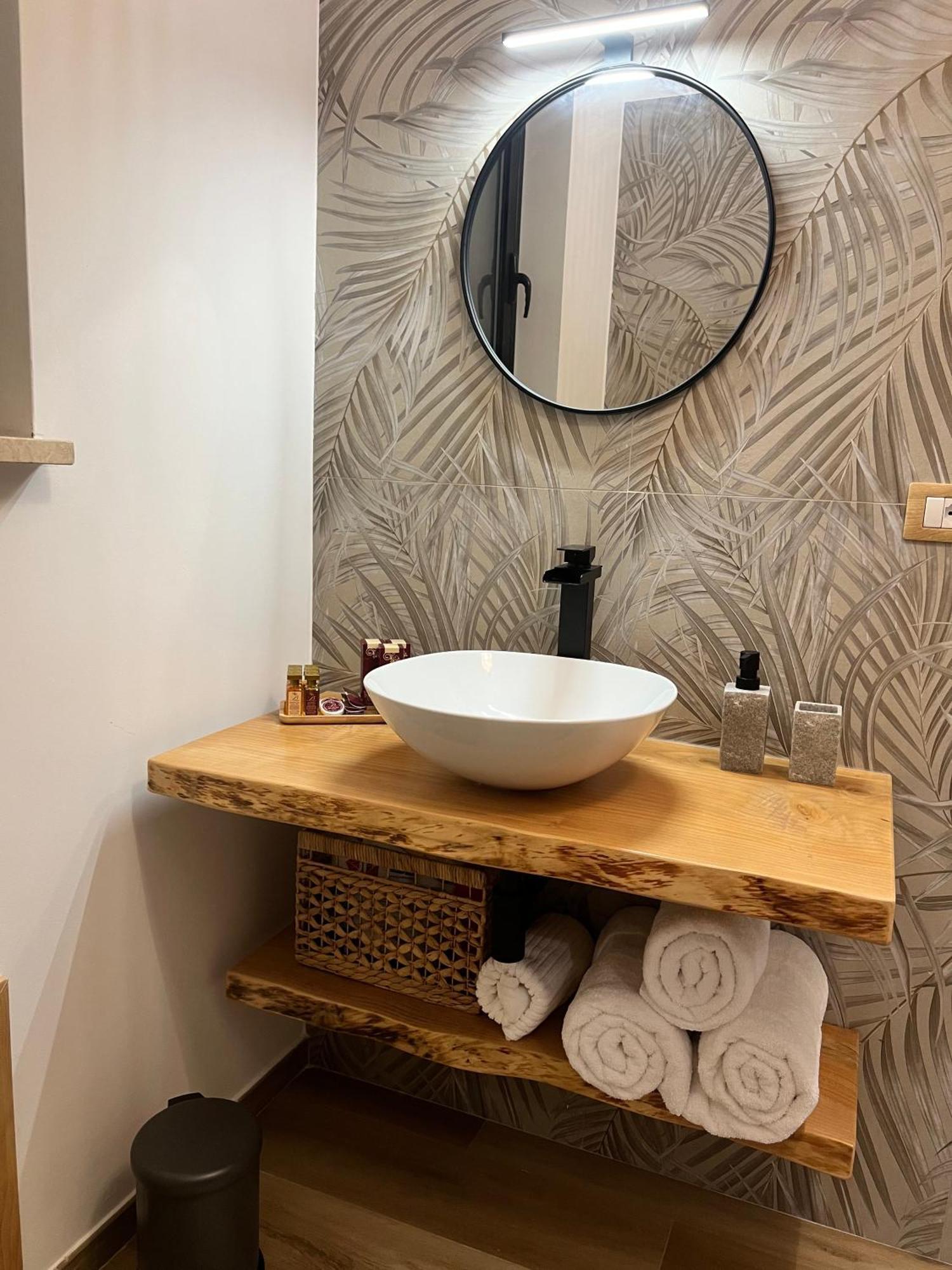 Al Vicolo Stretto Apartman Brancaleone Marina Kültér fotó